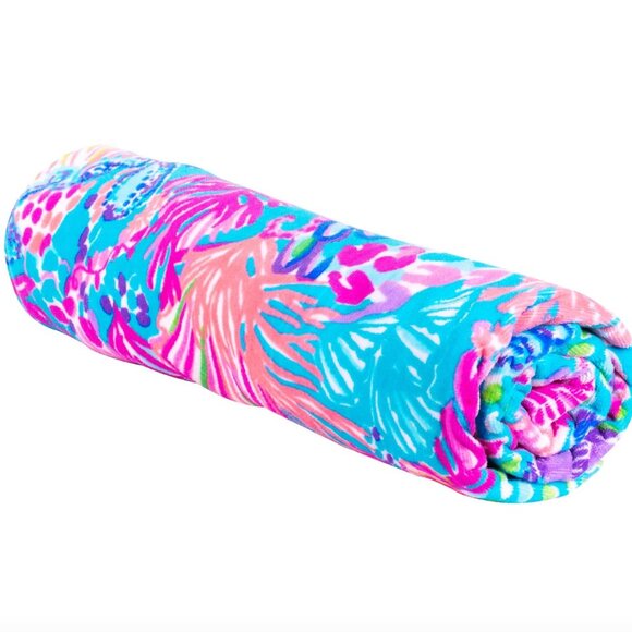 Lilly Pulitzer Oversized Pool/Beach Towel, 40 x 70, Large Terry Cloth Towel - Picture 3 of 4